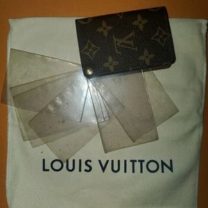 Louis-Vuitton card holder